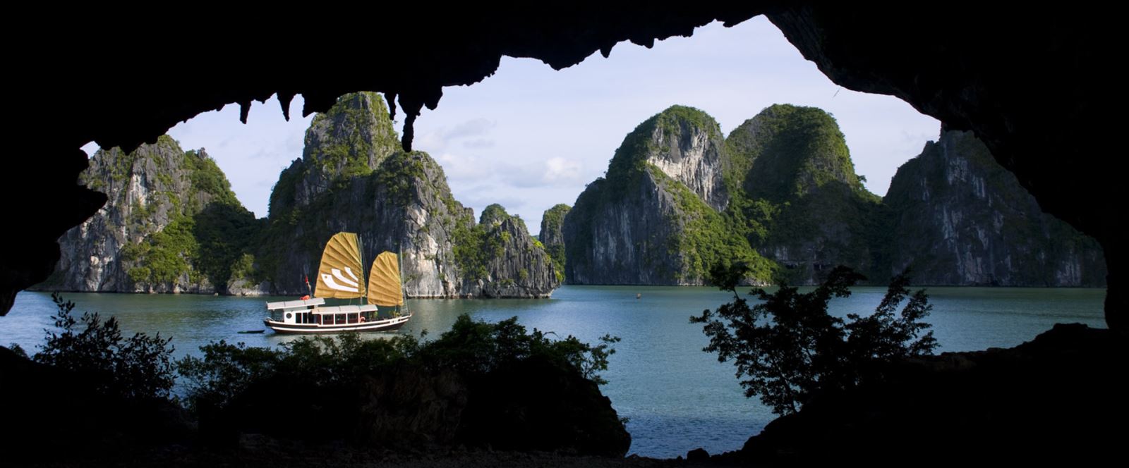 Cửa hang Vịnh Hạ Long
